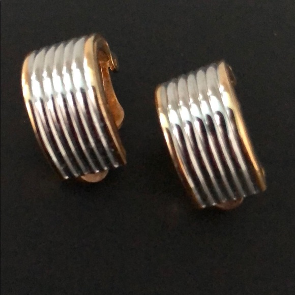 SILVER & GOLD PLATED RIBBED SEMI CIRCLE CLIPONS - Picture 2 of 8
